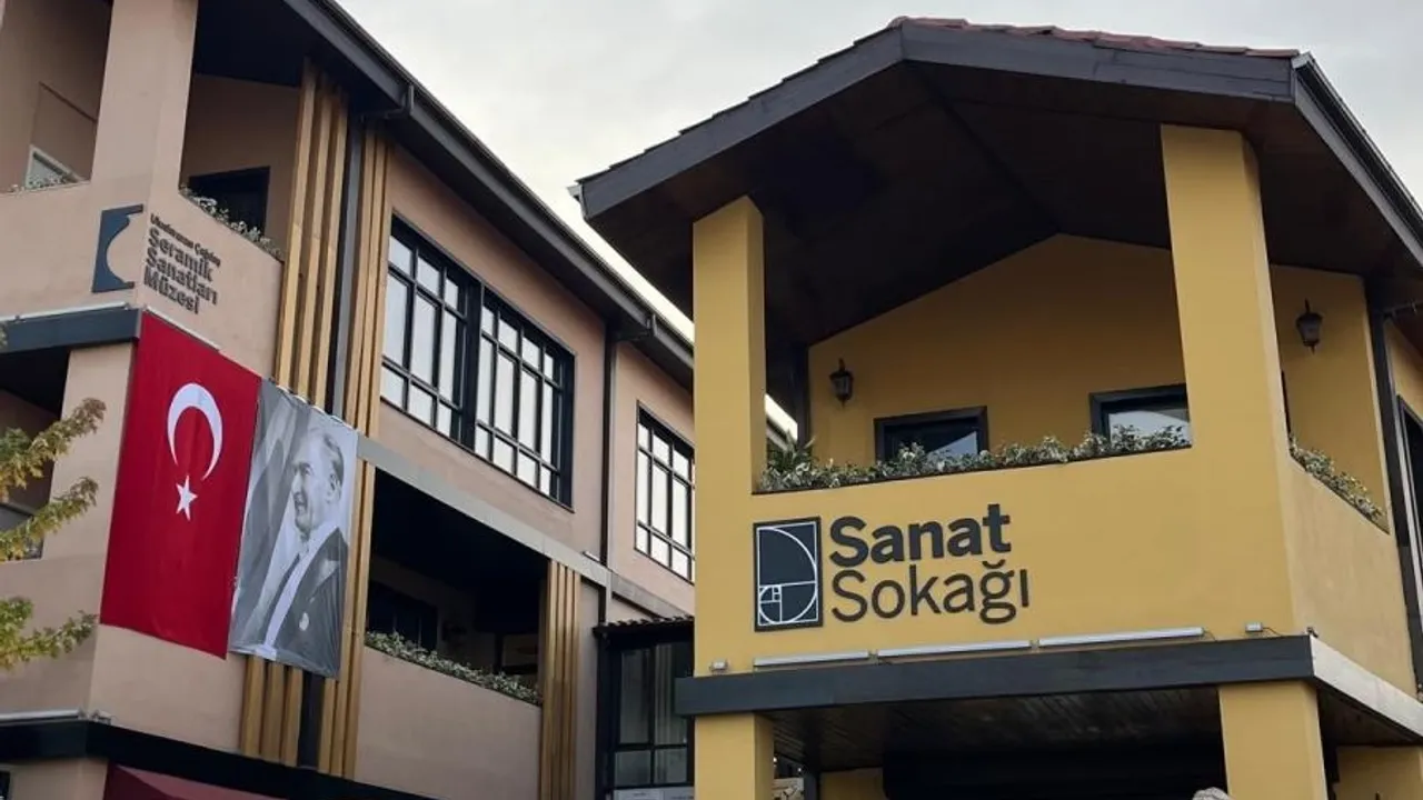 Eskişehir'de Sanat Sokağı Projesi: "Eskişehir’e Özgü Bir Alan Yaratmaya Çalıştık"